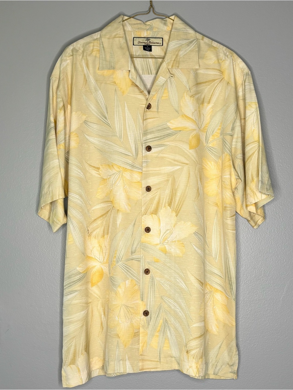 Tommy Bahama Pale Yellow Floral Camp Shirt Sz S 100% Silk
